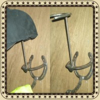 Hjälmhängare med krok för tex jacka